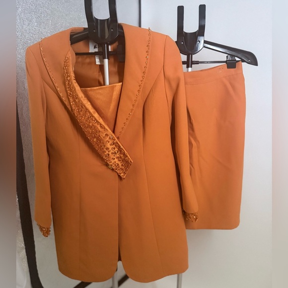 💕SALE 2Pc M L Studio Orange Beaded Skirt Suit Jacket Skirt Sz 8 Church Weddings - Picture 1 of 7